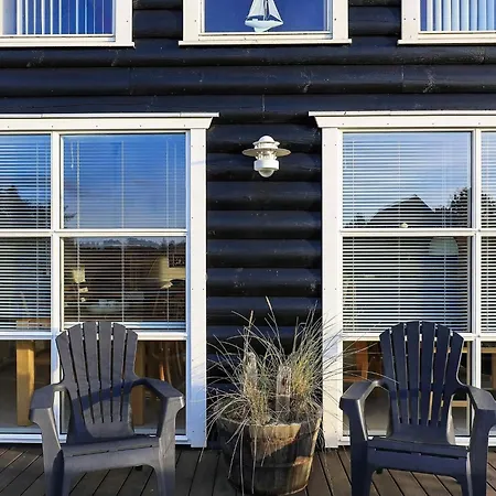 5 Person In Skagen-by Traum