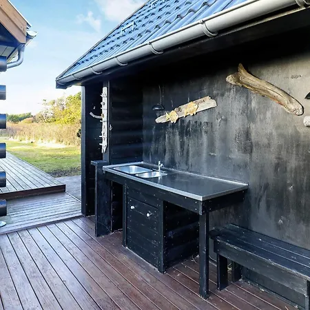 5 Person In Skagen-by Traum