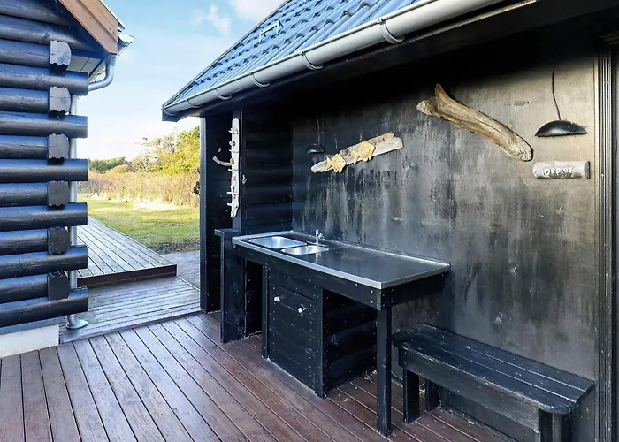 5 Person In Skagen-by Traum